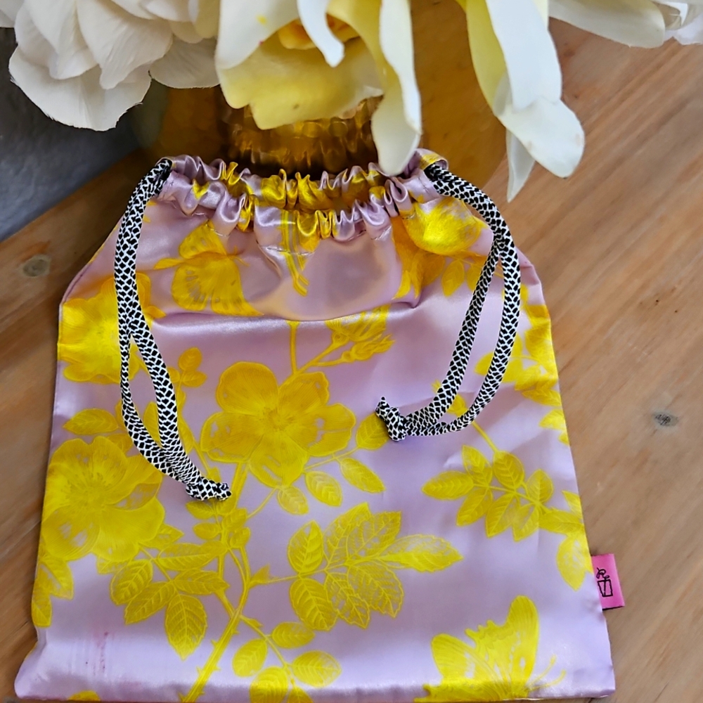 NWOT Ipsy Floral Drawstring Pouch